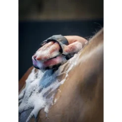 LeMieux Hippo Scrubber Black -PREMIER EQUINE LeMieux Hippo Scrubber 2